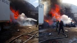 Un incendio se desató en un taller mecánico situado en la colonia Santiago Ahuizotla