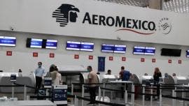 Aeroméxico despedirá a 374 sobrecargos tras caída de 54.2% de pasajeros