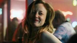 La actriz Andrea Riseborough mantiene nominación al Oscar