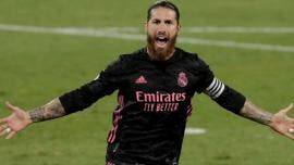 El Madrid sufre para lograr primer triunfo, con gol de penalti de Ramos