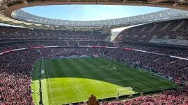 El recinto cuenta además con 1,000 plazas de estacionamiento en su interior y 3,000 en el exterior, así como dos Fan zones oficiales ubicadas en los fondos norte y sur