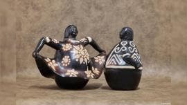 Artesanía peruana en cerámica de Chulucanas inspirada en la danza del marinero.