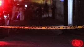 En el sitio, los uniformados observaron a un sujeto a bordo de una camioneta color blanco con visibles manchas hemáticas