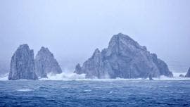 Oleaje ante la llegada de un huracán, en Los Cabos