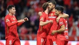 Los goles del triunfo fueron obra de Héctor Herrera, el uruguayo Bruno Méndez y el portugués Paulinho.