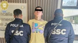 De acuerdo con las autoridades, Donovan fue aprehendido en posesión de un arma, drogas y ropa, elementos que podrían relacionarlo con el crimen cometido el 13 de octubre.
