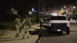 Ejército mexicano vigilan la zona donde se registró un ataque con explosivos