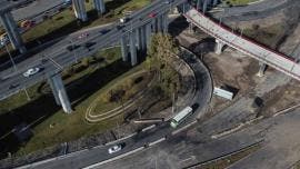 Las labores incluyeron excavación, así como el vaciado de tepetate con agua para el taponamiento de las grietas.