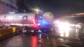 GAM choca pipa Pemex San Juan Aragon.jpg