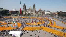 inaugura Brugada mega ofrenda.jpg