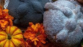 Este pan tenía un carácter votivo y se elaboraba en Europa, especialmente en Castilla, Portugal, Aragón y Sicilia, durante las festividades de Todos los Santos y Fieles Difuntos.