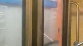 se avienta joven Metro Panteones.jpg