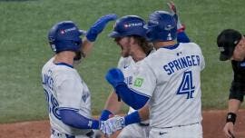 Durante las tres primeras entradas, los Dodgers mantuvieron el control parcial del juego, pero la historia cambió en la cuarta entrada.