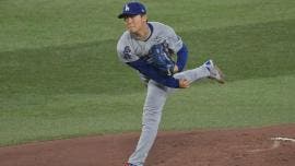 El duelo, disputado en el Rogers Centre de Toronto, marcó el cierre de los dos primeros encuentros del Clásico de Otoño, antes de que la serie se traslade al Dodger Stadium