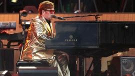Elton John regresa