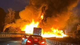 La autopista México-Puebla se mantiene cerrada y se recomienda a los automovilistas tomar vías alternas.