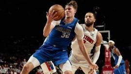 El desempeño de Cunningham, que firmó su mejor marca de asistencias en la temporada, fue clave para conectar con Duren y sellar la victoria 122-110. 