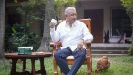 reaparece AMLO estrena libro Grandeza.jpg