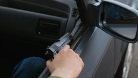 Los policías intervinieron para resguardar la integridad física del presunto implicado y efectuaron una revisión preventiva