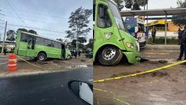 Más temprano, bomberos capitalinos atendieron una fuga de agua potable en la misma avenida