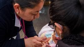 aumentan muertes sarampion tos ferina.jpg