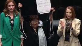 Ernestina Godoy rinde protesta FGR.jpg