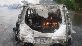 Explosión de un vehículo frente a la Policía Comunitaria en Coahuayana, Michoacán