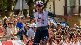 Sobre el Giro de Italia, Del Toro reconoció que es una carrera muy significativa para él y que aprendió de la edición pasada, en la que portó la maglia rosa durante 11 días, antes de que el británico Simon Yates le arrebatara el liderato.