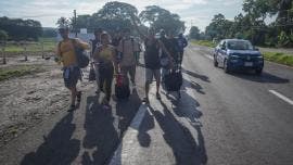 optan migrantes establecerse Mexico.jpg