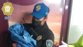 policias ayudan labor parto TAPO.jpg