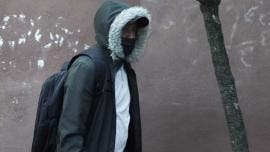 Las autoridades recomendaron a la población usar al menos tres capas de ropa, preferentemente de algodón o lana