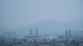 Las autoridades pidieron a la población evitar la exposición al aire contaminado, especialmente entre las 13:00 y 19:00 horas