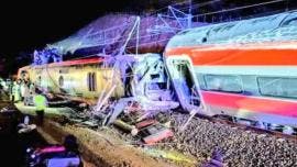 suman 10 muertos descarrilamiento trenes Espana.jpg