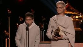 Ca7riel y paco amoroso triunfan en los Grammy 2026