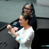 Claudia Sheinbaum y Norma Piña se saludan con 'besito'  (EFE / Cuartoscuro)