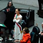 Claudia Sheinbaum y Norma Piña se saludan con 'besito'  (EFE / Cuartoscuro)