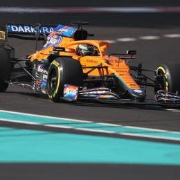 Pato O'Ward maneja un McLaren en el test de Fórmula 1 en Abu Dhabi