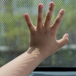 Niña de 9 años muere por calor después de que su madre la dejara en un auto en Texas