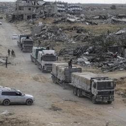 Camiones con ayuda humanitaria en Rafah