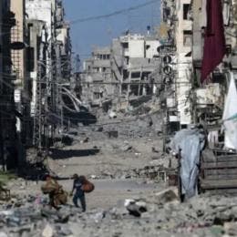 Vista de una calle en la ciudad de Gaza arrasada por los ataques israelíes