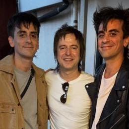 INMIGRANTES Y CHETES DISPARA