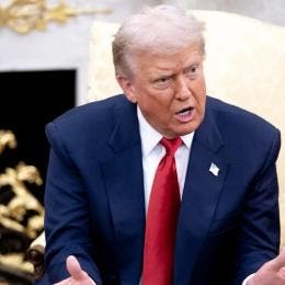 Trump desata críticas por insultar a una periodista llamándola "cerdita"