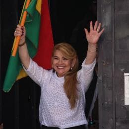 sale carcel Jeanine Anez Bolivia.jpg