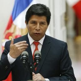 saluda Pedro Castillo Sheinbaum asilo Betssy Chavez.jpg