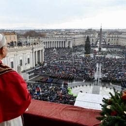 Instó a rezar de forma especial por el pueblo ucraniano y pidió paz y consuelo para las víctimas de todas las guerras que se libran en el mundo.