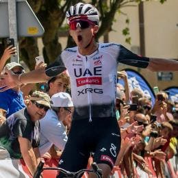 Sobre el Giro de Italia, Del Toro reconoció que es una carrera muy significativa para él y que aprendió de la edición pasada, en la que portó la maglia rosa durante 11 días, antes de que el británico Simon Yates le arrebatara el liderato.