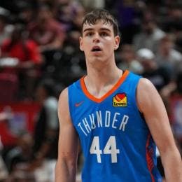 Nikola Topic reaparece con los Thunder tras diagnóstico de cáncer 