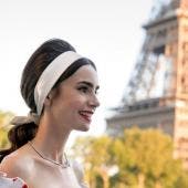 Lilly Collins en la serie 'Emily in Paris'.