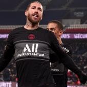 Sergio Ramos marca su primer gol con el PSG en victoria sobre Reims