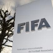 FIFA suspende contratos de futbolistas extranjeros en Ucrania y Rusia